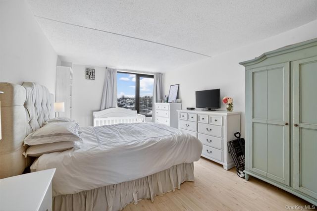 4 Martine Avenue 612, White Plains, NY 10606