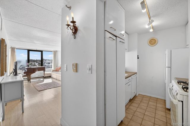 4 Martine Avenue 612, White Plains, NY 10606