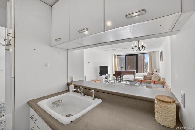 4 Martine Avenue 612, White Plains, NY 10606