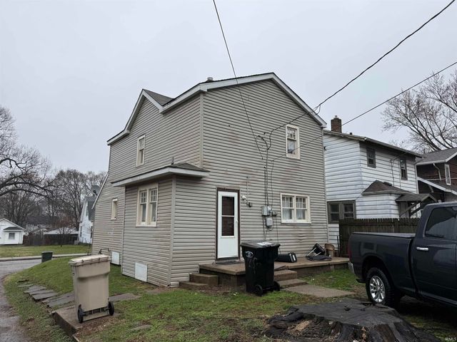 1158 E Indiana Avenue, South Bend, IN 46613