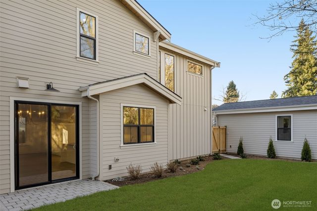 10618 NE 54th Lane, Kirkland, WA 98033