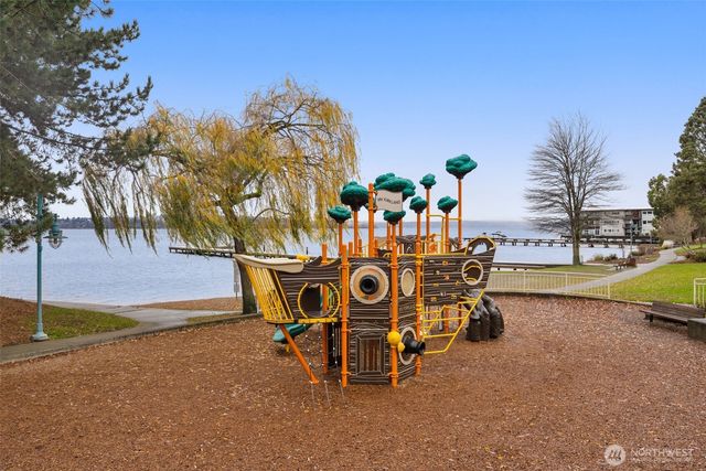 10618 NE 54th Lane, Kirkland, WA 98033