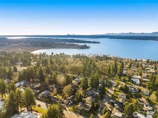 10618 NE 54th Lane, Kirkland, WA 98033