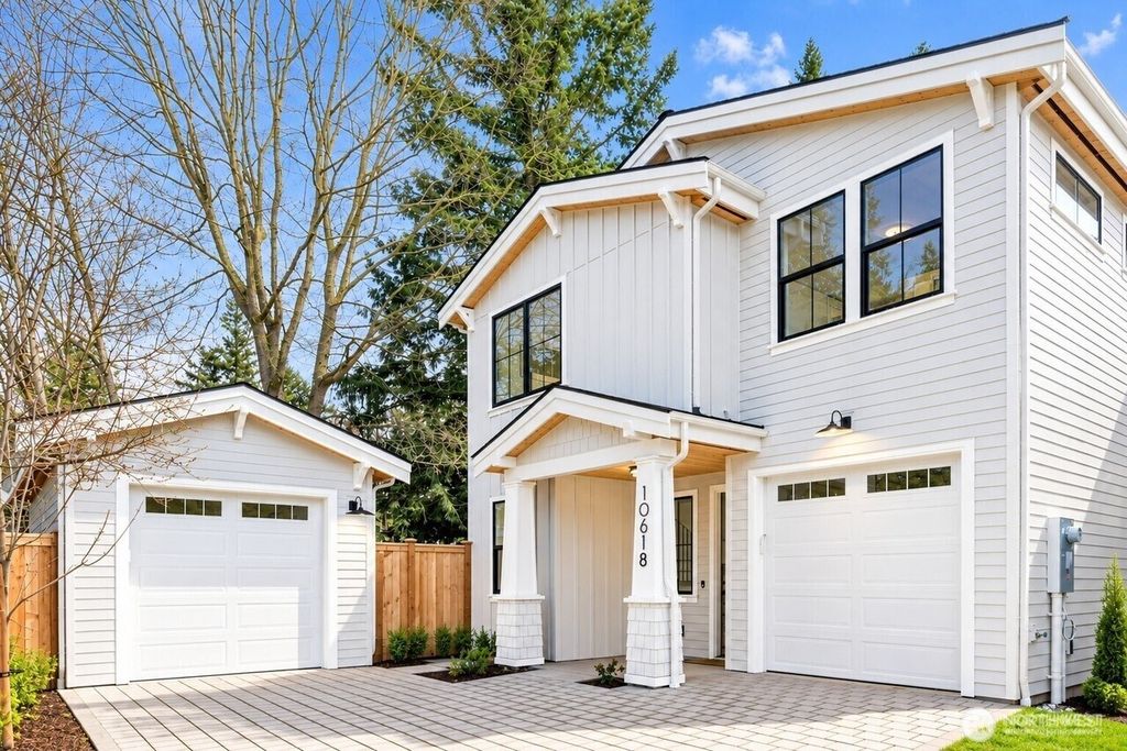 10618 NE 54th Lane, Kirkland, WA 98033