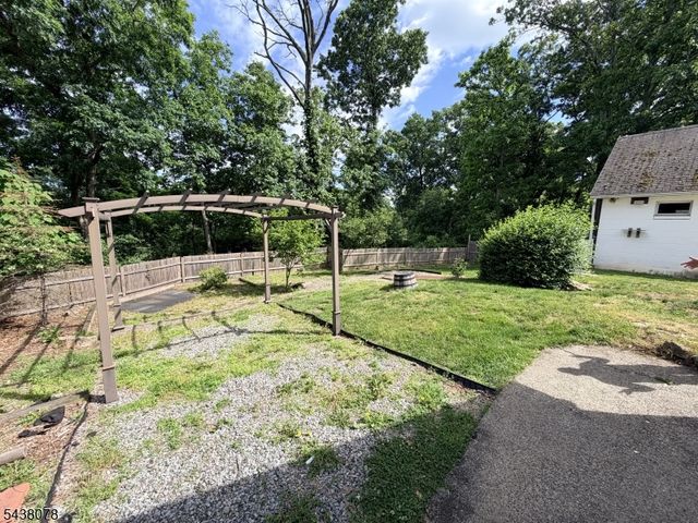 3 Adams Trl, Hopatcong Boro, NJ 07843