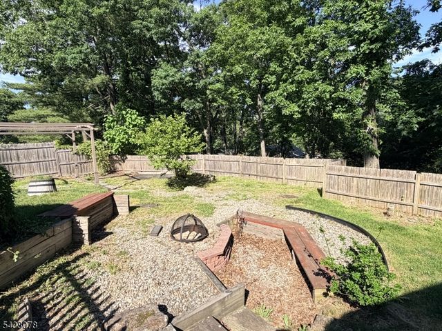3 Adams Trl, Hopatcong Boro, NJ 07843