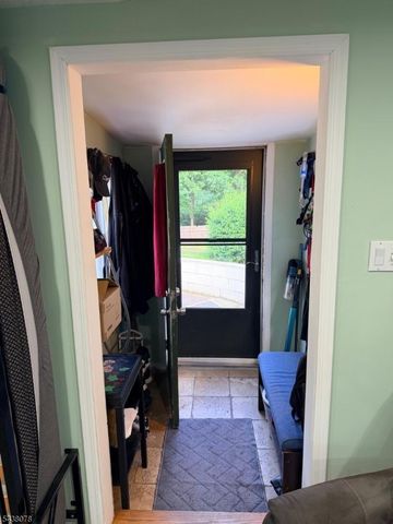 3 Adams Trl, Hopatcong Boro, NJ 07843