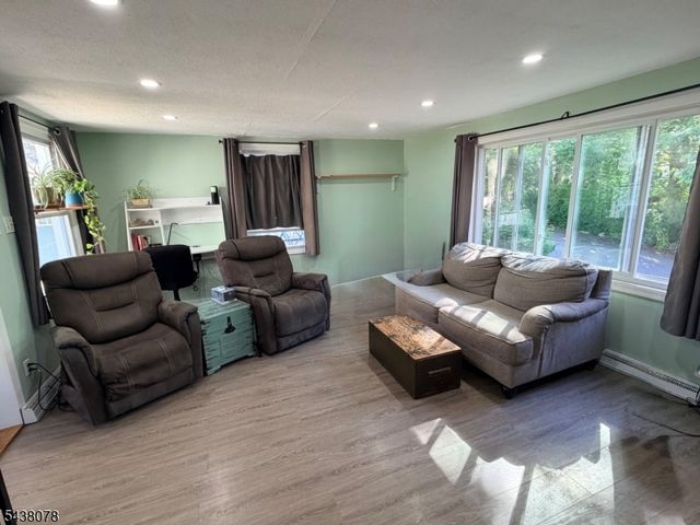 3 Adams Trl, Hopatcong Boro, NJ 07843