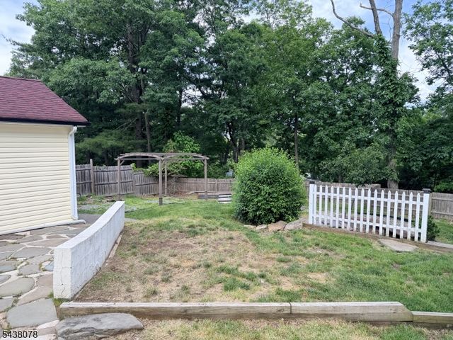 3 Adams Trl, Hopatcong Boro, NJ 07843