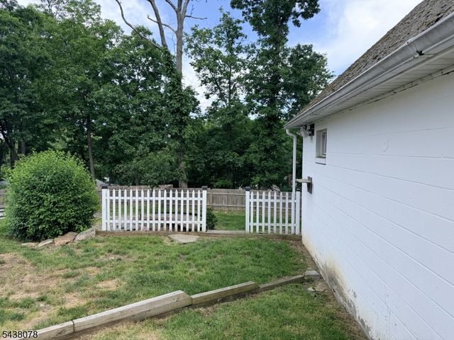 3 Adams Trl, Hopatcong Boro, NJ 07843