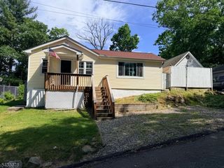 3 Adams Trl, Hopatcong Boro, NJ 07843