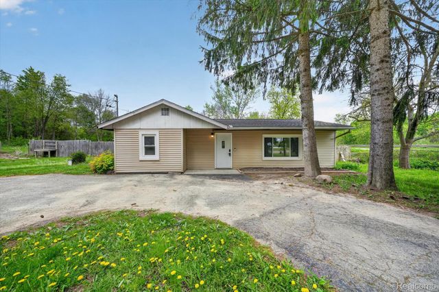 15013 Birchwood Drive, Holly Township, MI 48442