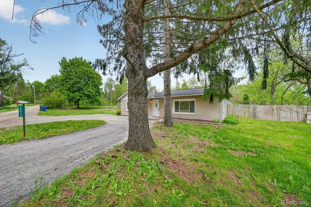 15013 Birchwood Drive, Holly Township, MI 48442