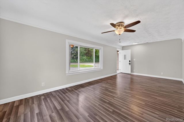 15013 Birchwood Drive, Holly Township, MI 48442
