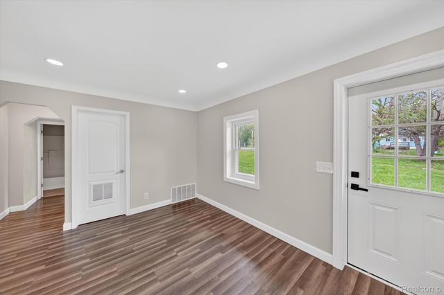 15013 Birchwood Drive, Holly Township, MI 48442