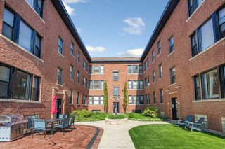 7425 N Clark Street 3, Chicago, IL 60626