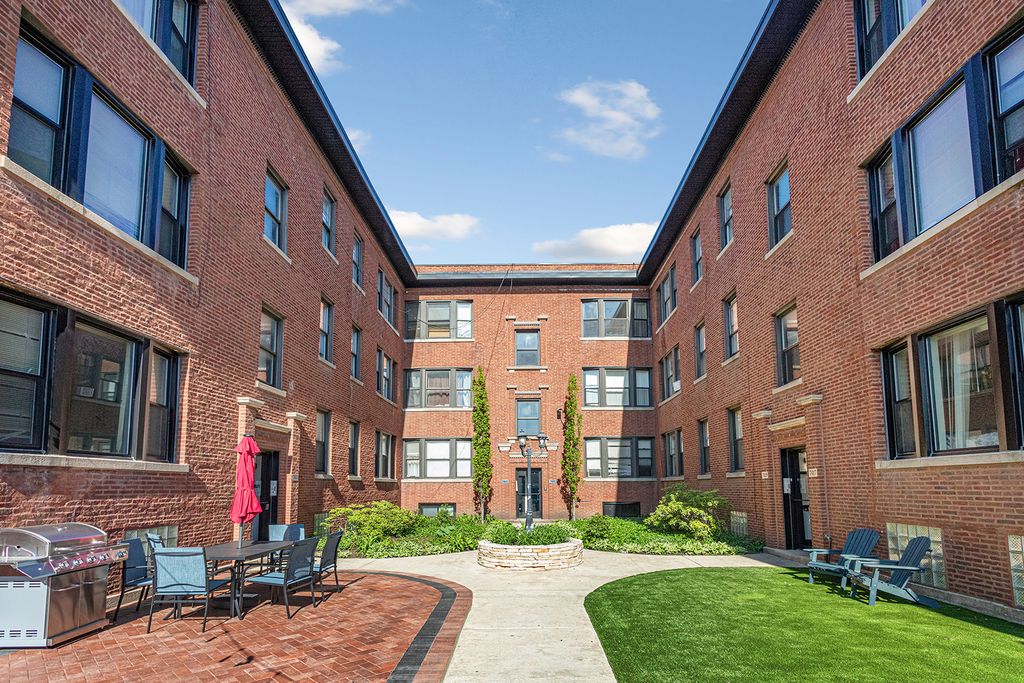 7425 N Clark Street 3, Chicago, IL 60626