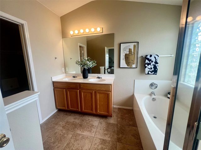 144 Sampson, Kyle, TX 78640