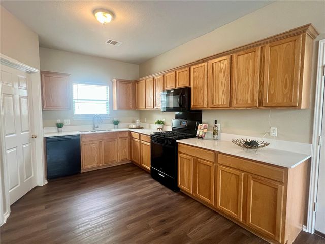 144 Sampson, Kyle, TX 78640