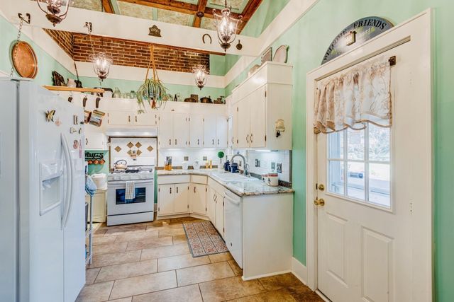 607 N 2nd St, N, Clarksville, TN 37040