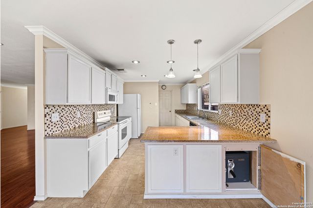 2913 CANDLEBERRY DR, Schertz, TX 78154