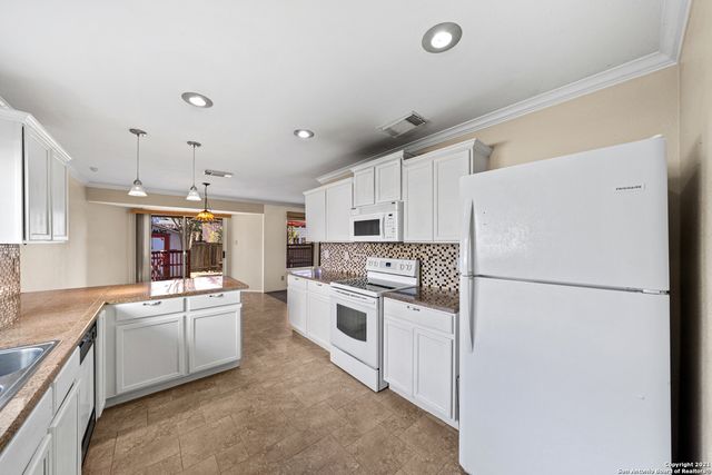 2913 CANDLEBERRY DR, Schertz, TX 78154