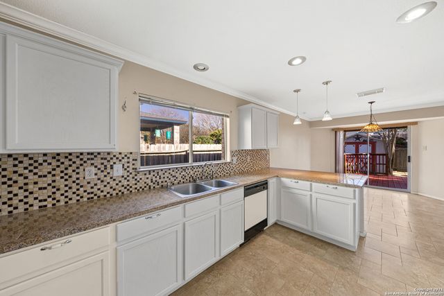 2913 CANDLEBERRY DR, Schertz, TX 78154