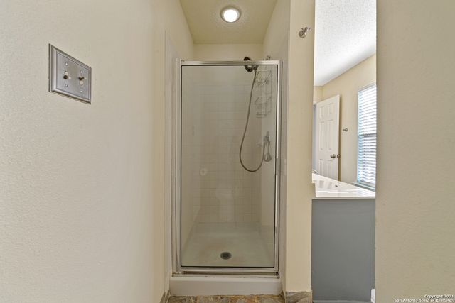 2913 CANDLEBERRY DR, Schertz, TX 78154