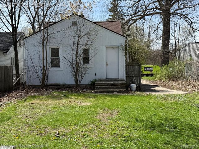 250 W Walton Boulevard, Pontiac, MI 48340