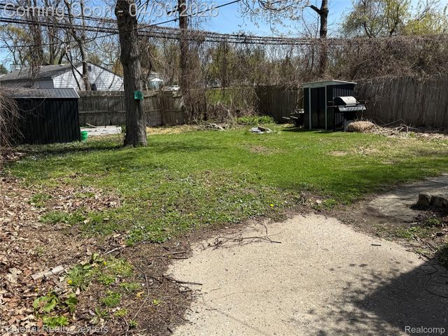 250 W Walton Boulevard, Pontiac, MI 48340