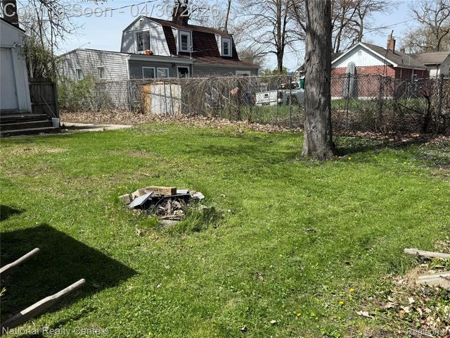 250 W Walton Boulevard, Pontiac, MI 48340
