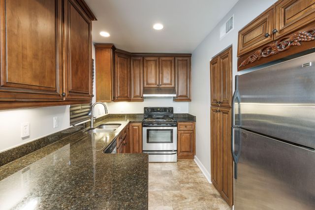 112 Saint Charles Pl, Nashville, TN 37212