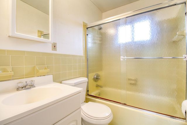 1667 Clemson Circle, Cincinnati, OH 45255