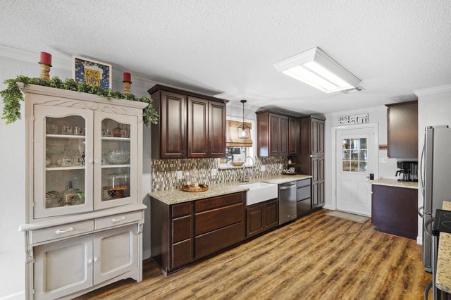 1003 Virginia Street, Edna, TX 77957