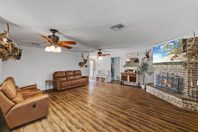 1003 Virginia Street, Edna, TX 77957