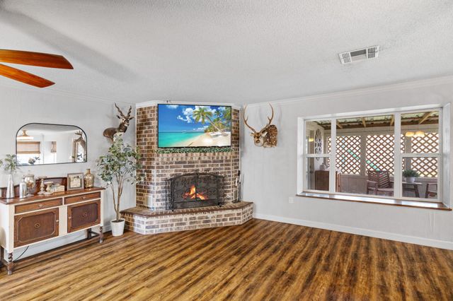 1003 Virginia Street, Edna, TX 77957