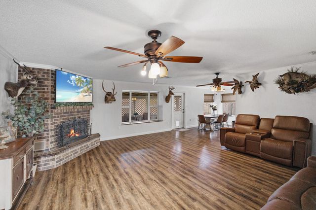 1003 Virginia Street, Edna, TX 77957