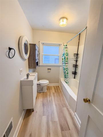 1214 Northwestern Avenue, Ames, IA 50010