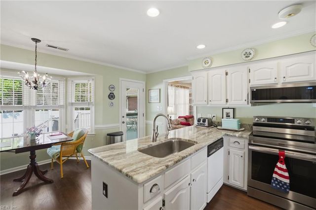 888 Le Cove DR, Virginia Beach, VA 23464