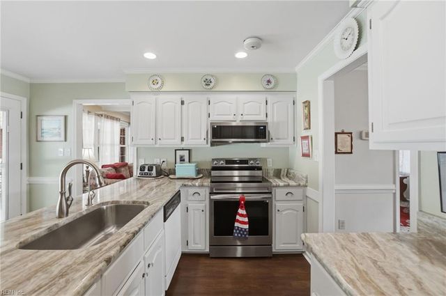 888 Le Cove DR, Virginia Beach, VA 23464