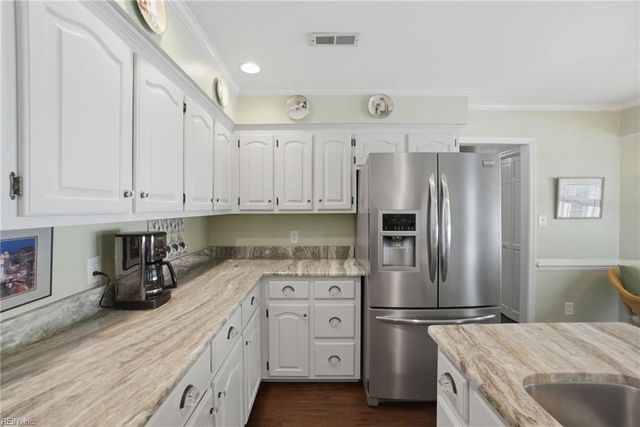 888 Le Cove DR, Virginia Beach, VA 23464