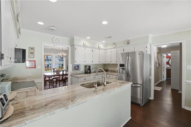 888 Le Cove DR, Virginia Beach, VA 23464