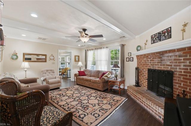 888 Le Cove DR, Virginia Beach, VA 23464