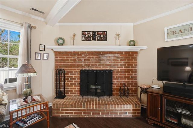 888 Le Cove DR, Virginia Beach, VA 23464