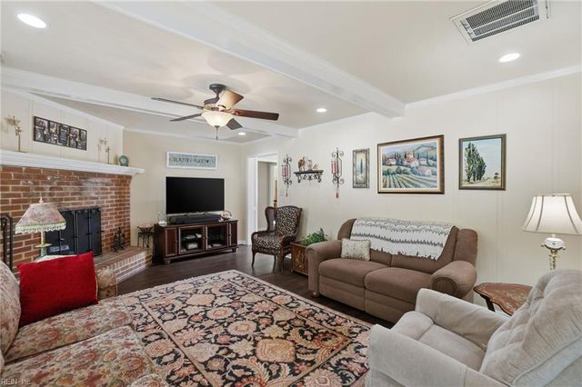 888 Le Cove DR, Virginia Beach, VA 23464