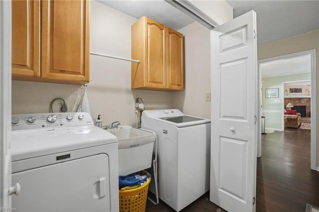 888 Le Cove DR, Virginia Beach, VA 23464