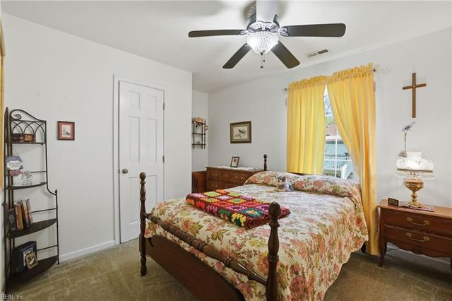 888 Le Cove DR, Virginia Beach, VA 23464