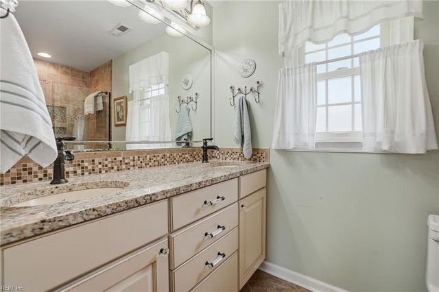 888 Le Cove DR, Virginia Beach, VA 23464