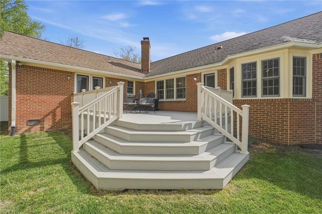 888 Le Cove DR, Virginia Beach, VA 23464