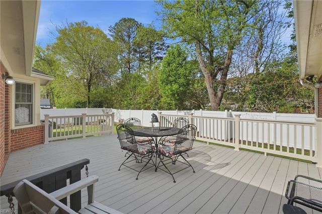 888 Le Cove DR, Virginia Beach, VA 23464